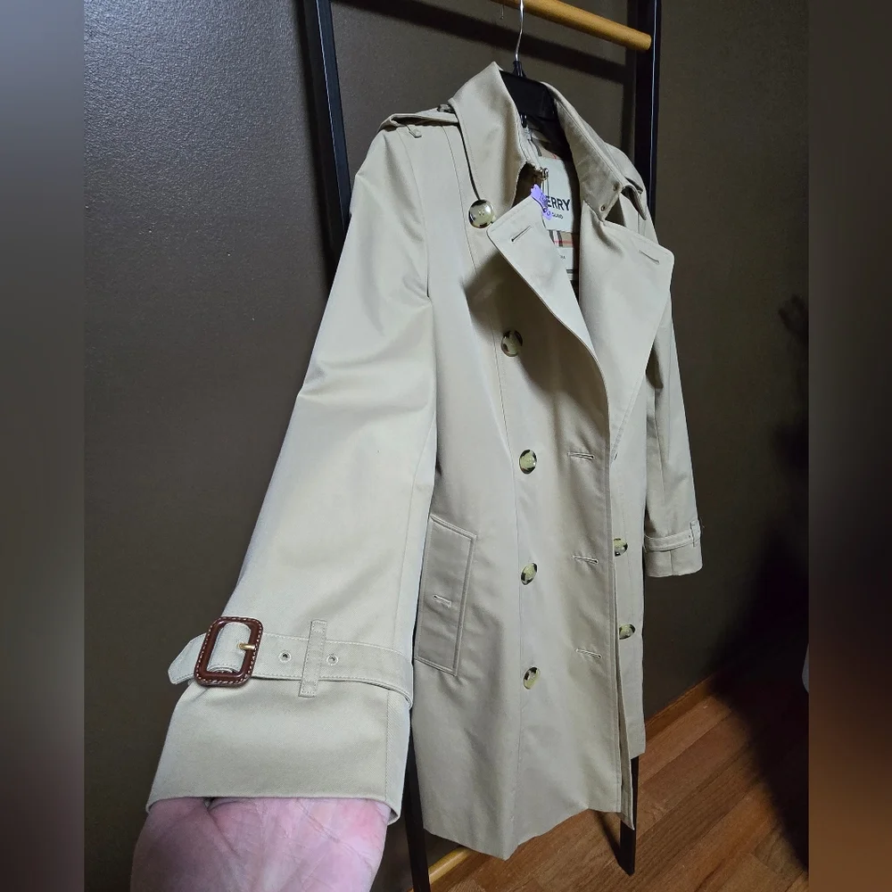 Burberry Classic Trench Coat, Chelsea, Mid-length Size US 6, Color Honey - Picture 9 of 15